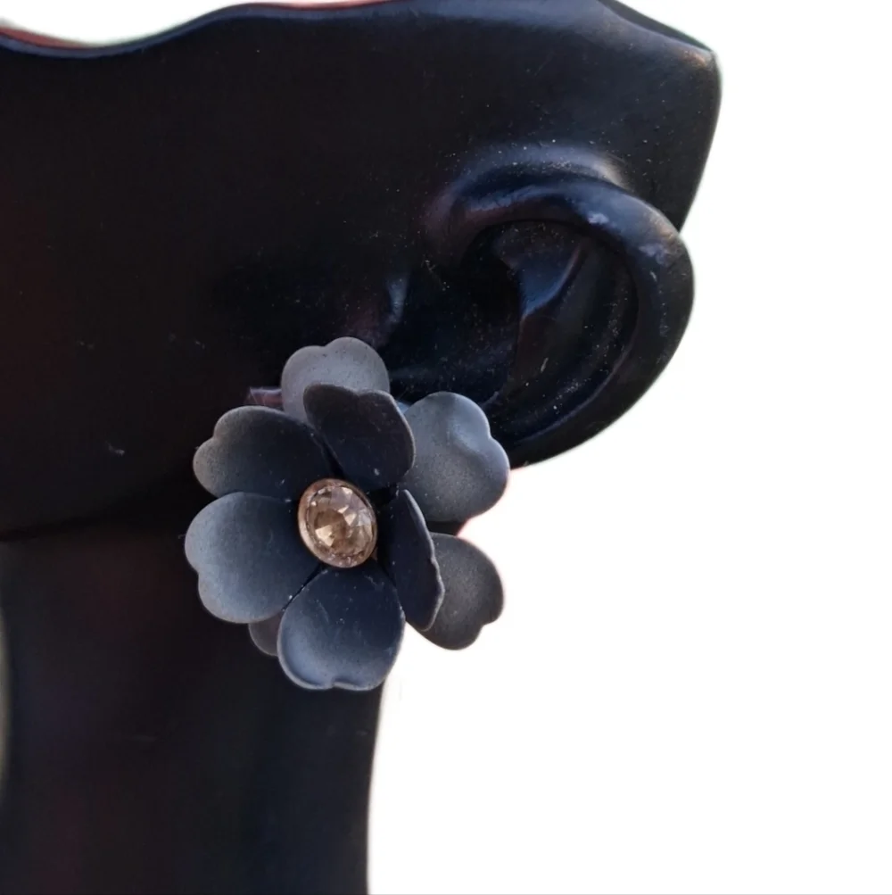 🌸 Vintage Black/Grey Matte Flower Clip-On Earrings w/ Amber Crystal